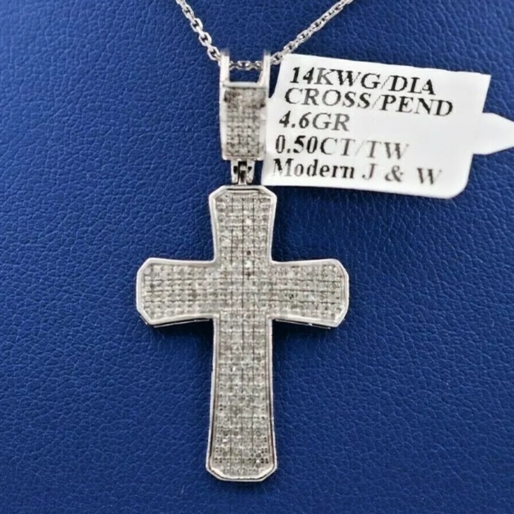 Beautiful 14k 0.50 carat diamond cross necklace